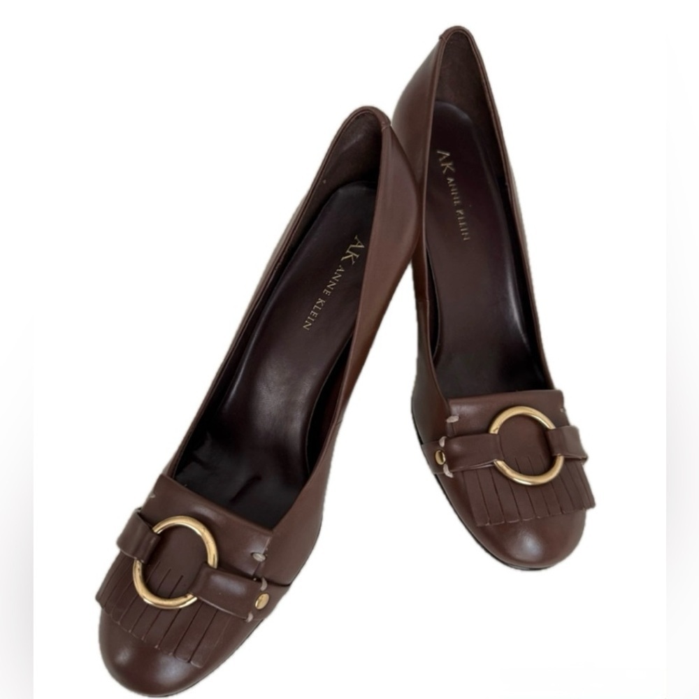 ANNE KLEIN WOMEN’S BROWN LEATHER PUMPS WITH GOLD BUCKLE SIZE 8.5 BRAND NEW